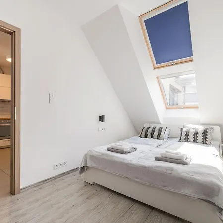 Bright Floor With Parking Budapest