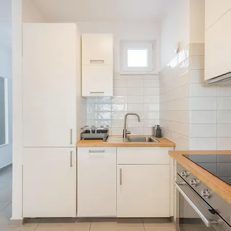 Bright Floor With Parking