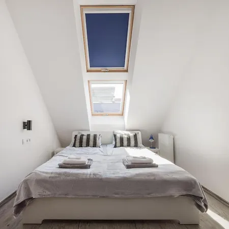 Bright Floor With Parking Apartment Budapest