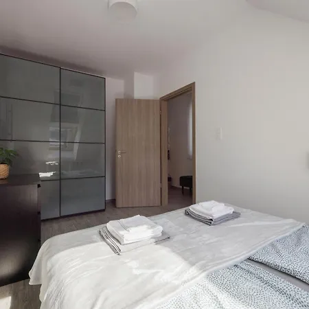 Bright Floor With Parking *