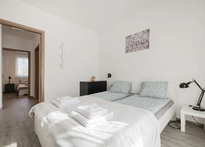 Bright Floor With Parking Apartment Budapest