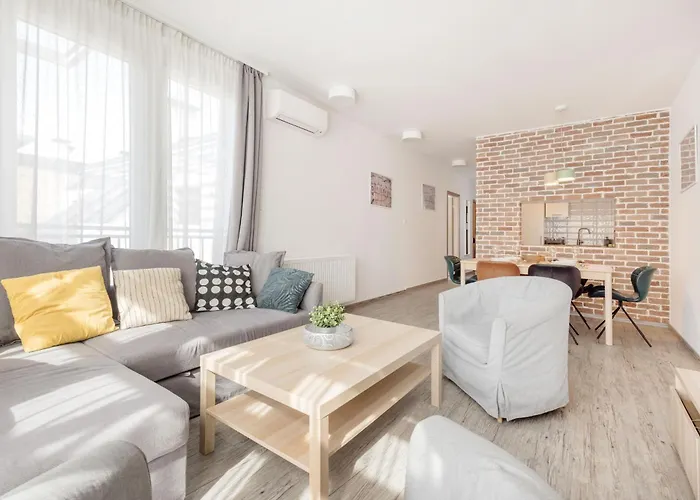 Bright Floor With Parking Apartment Budapest