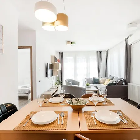 Bright Floor With Parking