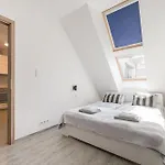 Bright Floor With Parking בודפשט