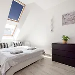 דירה Bright Floor With Parking בודפשט