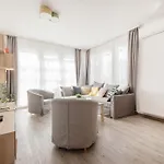 Bright Floor With Parking דירה