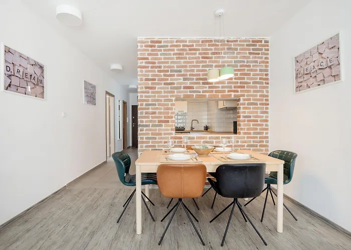 Bright Floor With Parking Lejlighed