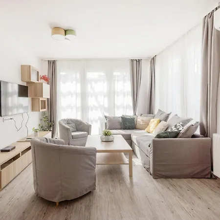 Apartament Bright Floor With Parking